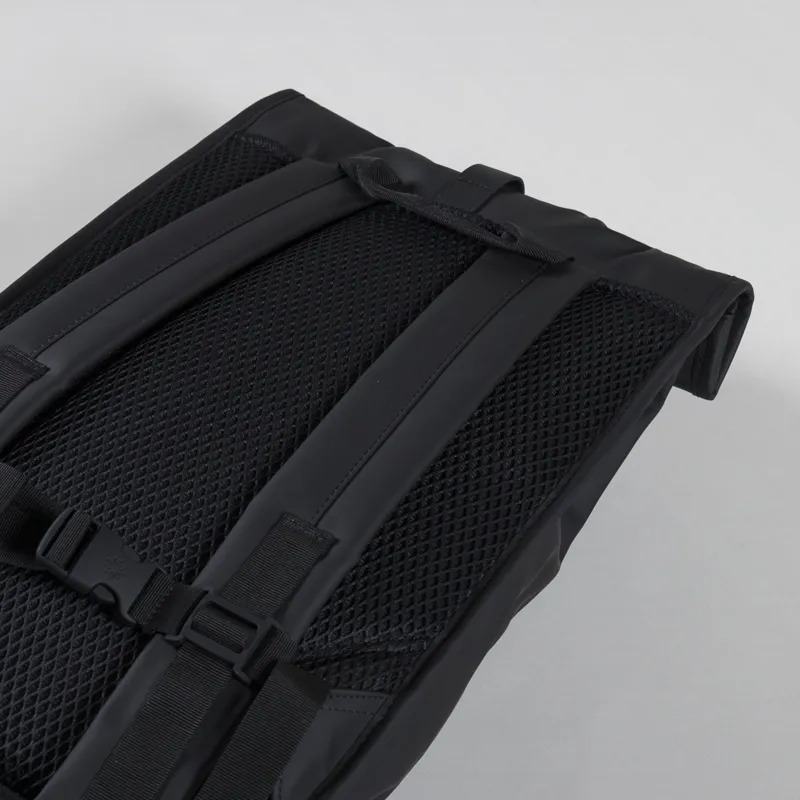 Rains Rolltop Rucksack Black-5