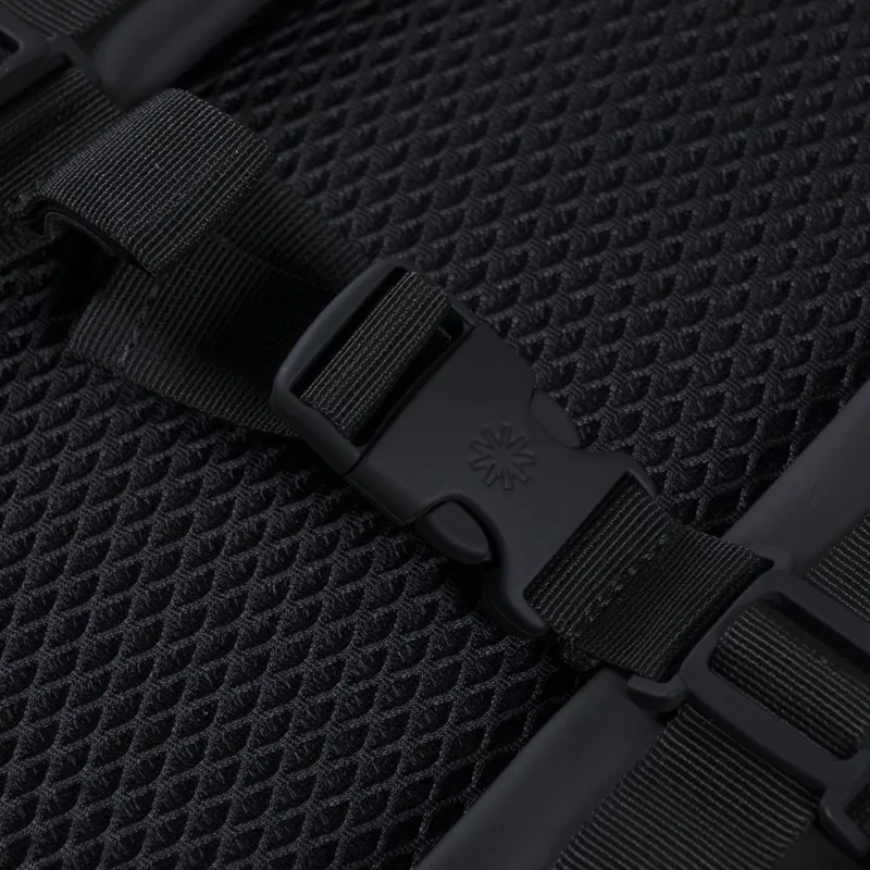 Rains Rolltop Rucksack Black-10