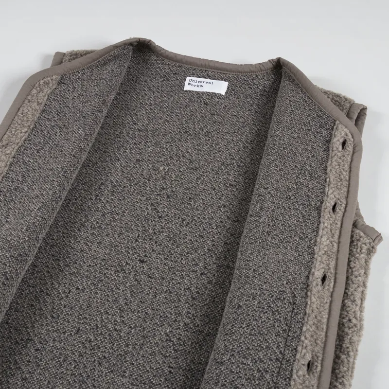 Universal Works Lancaster Gilet Stone Alvar Fleece-4