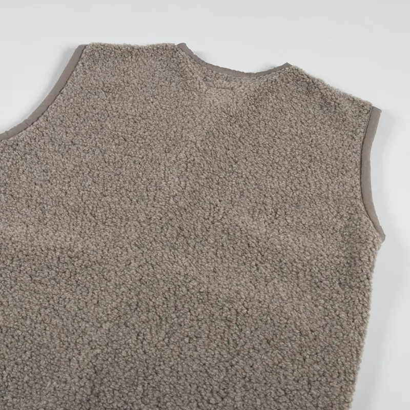 Universal Works Lancaster Gilet Stone Alvar Fleece-5