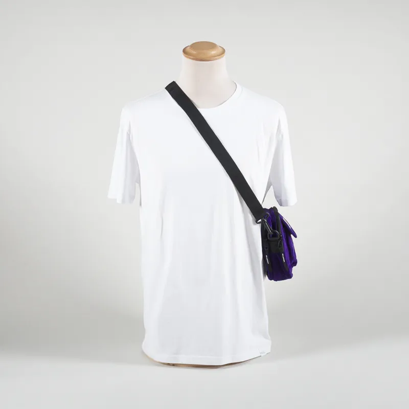 Carhartt WIP Essentials Cord Bag Small Tyrian-2