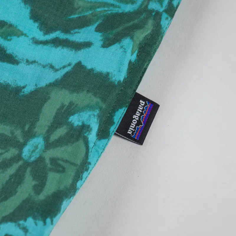 Patagonia Go To Shirt Cliffs And Waves Conifer Green-4