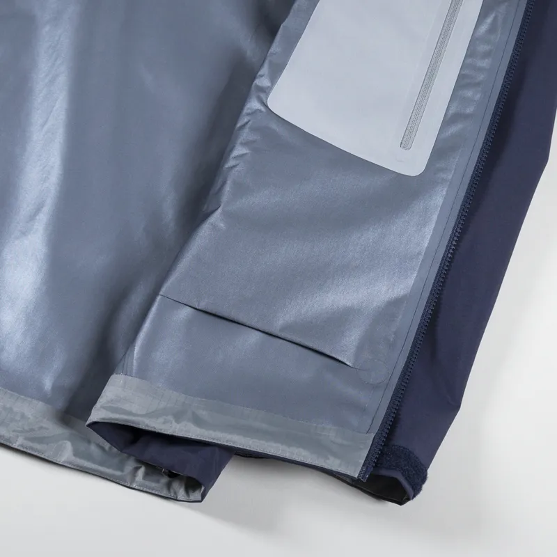 Arc'teryx Womens Beta Jacket Revised Black Sapphire-9