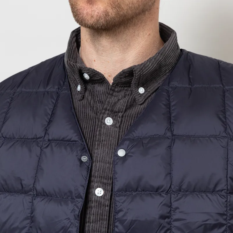 Taion V-Neck Button Down Vest Navy-6