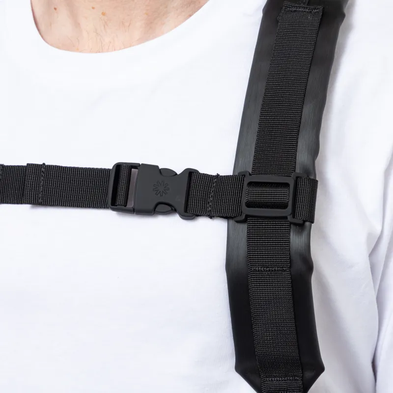 Rains Rolltop Rucksack Black Grain-12