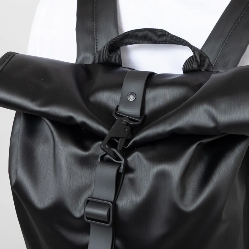 Rains Rolltop Rucksack Black Grain-6