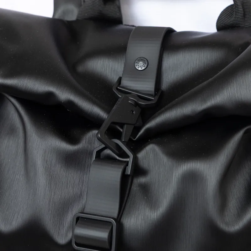 Rains Rolltop Rucksack Black Grain-10