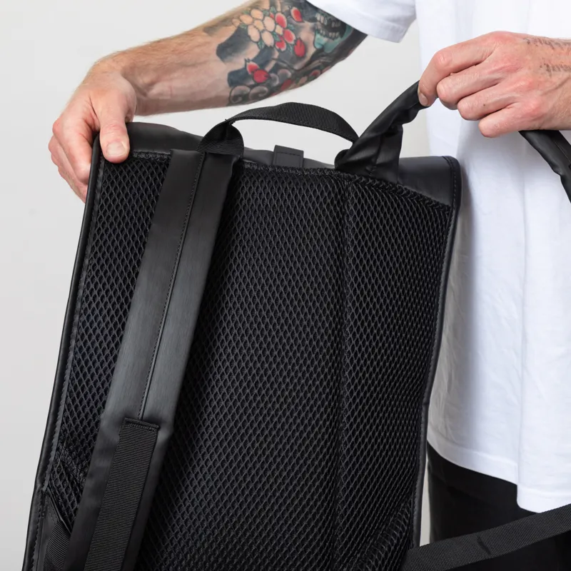 Rains Rolltop Rucksack Black Grain-8