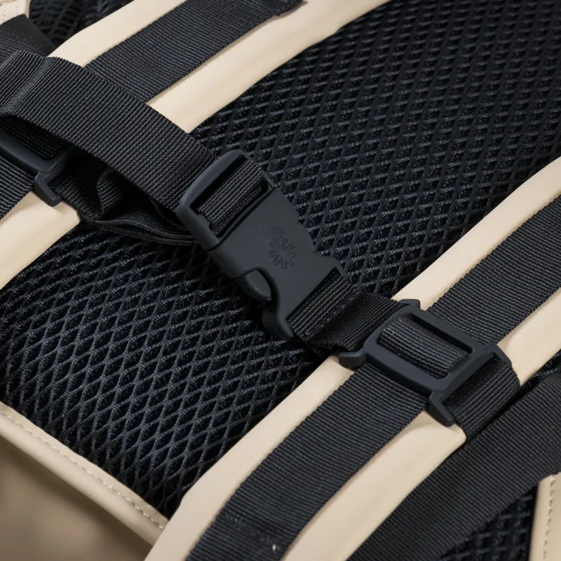 Rains Rolltop Rucksack Sand-10