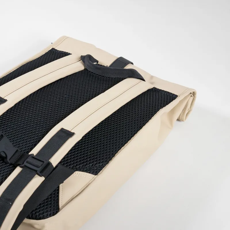 Rains Rolltop Rucksack Sand-6