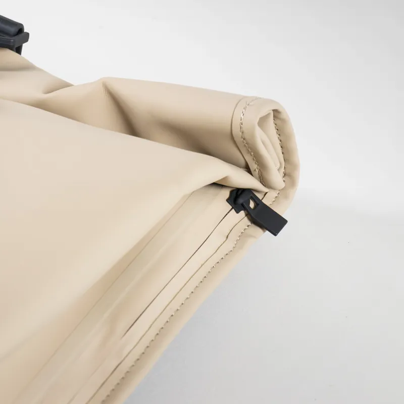 Rains Rolltop Rucksack Sand-11