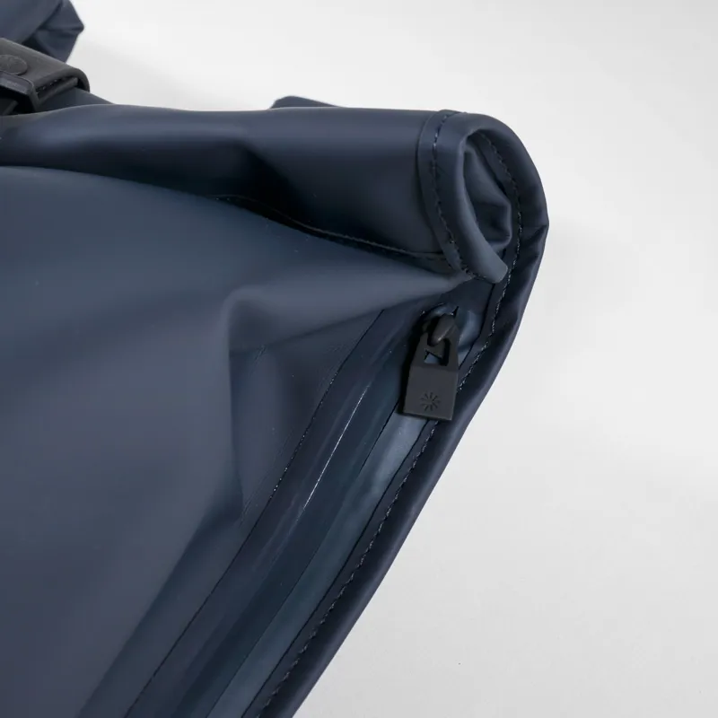 Rains Rolltop Rucksack Navy-12