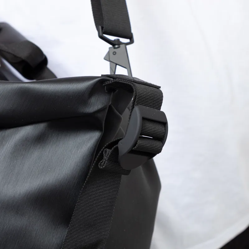 Rains Hilo Weekend Bag Black Grain-5