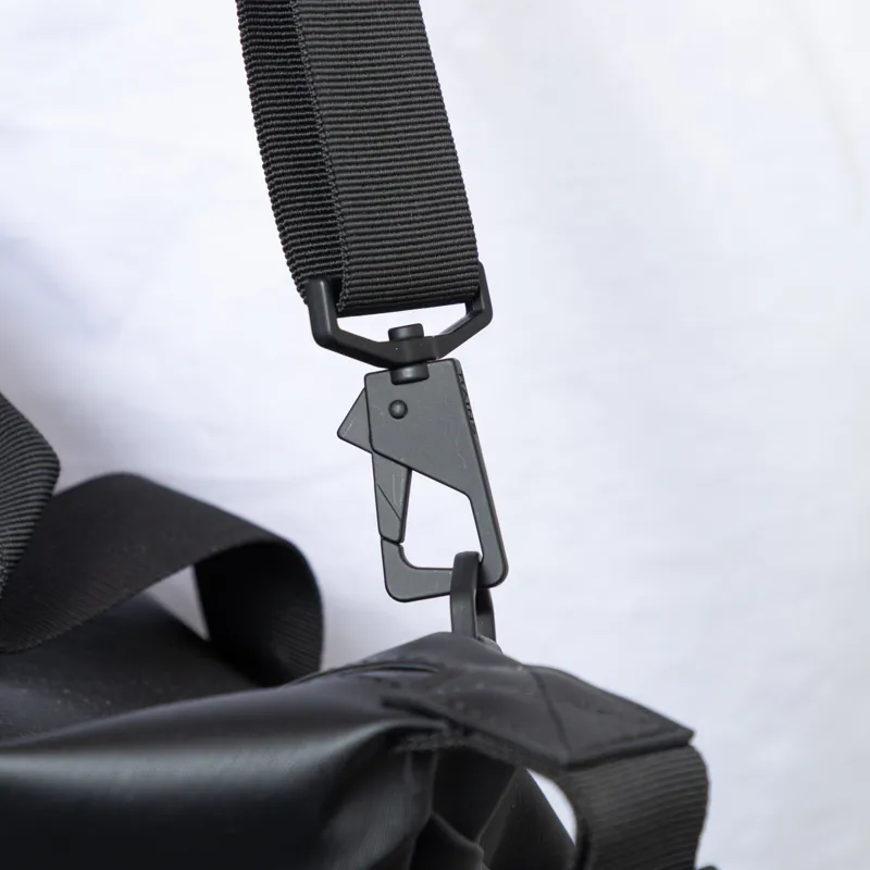 Rains Hilo Weekend Bag Black Grain-3