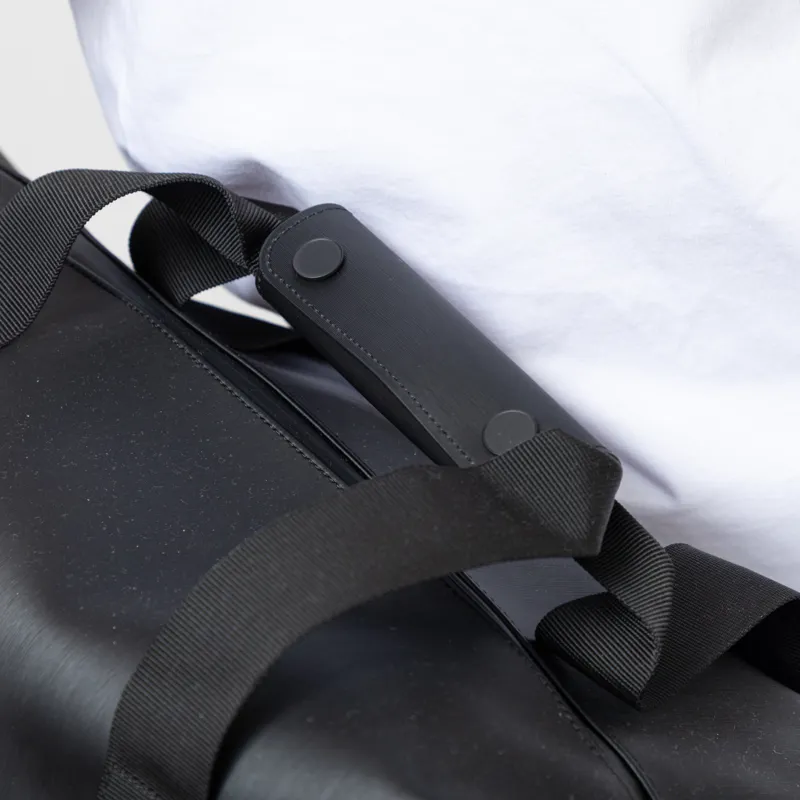 Rains Hilo Weekend Bag Black Grain-4