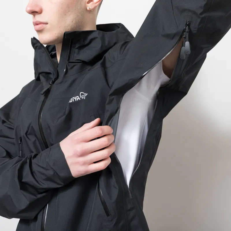 Norrona Falketind GORE-TEX Jacket Caviar Black-10