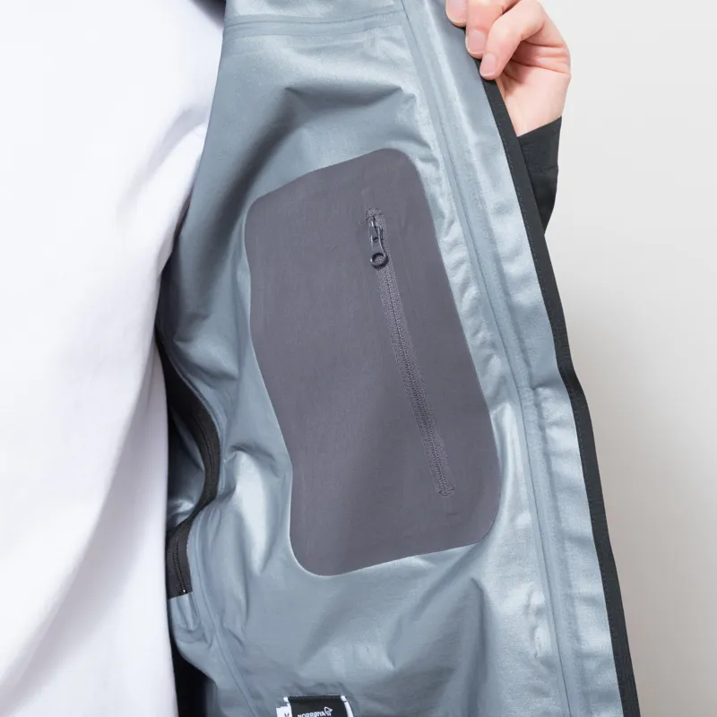 Norrona Falketind GORE-TEX Jacket Caviar Black-5