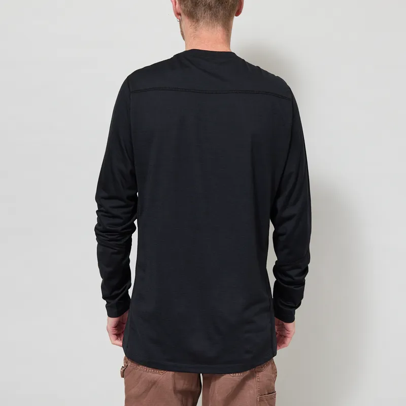 Norrona Falketind EqualiserULL Long Sleeve Caviar Black-2
