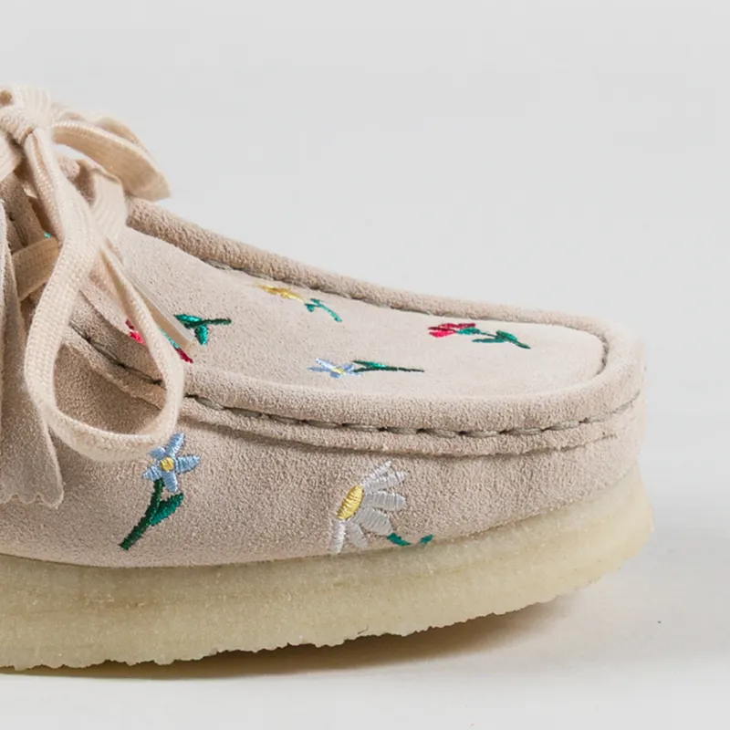 Clarks Originals Womens Wallabee Shoes Taupe Embroidery-5