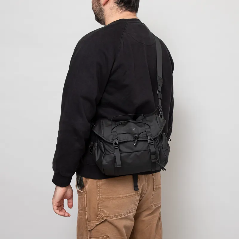 Elliker Oaken Handlebar Crossbody Bag Black-4