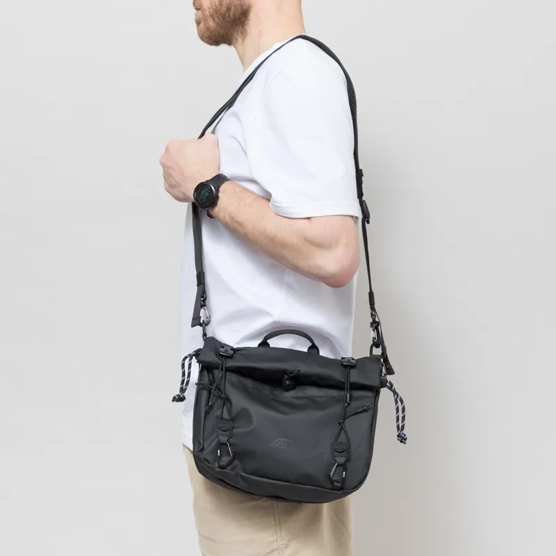 Elliker Nidder Roll Top Crossbody Bag 6L Black-2