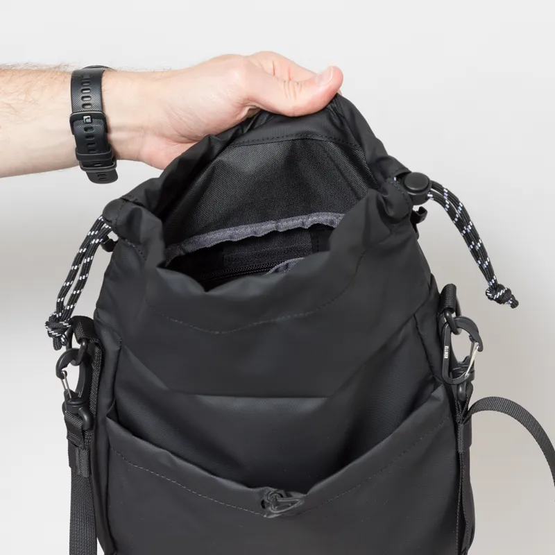 Elliker Nidder Roll Top Crossbody Bag 6L Black-5