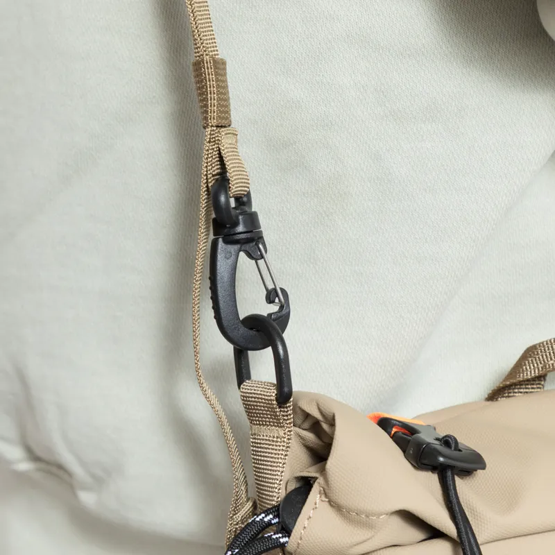 Elliker Nidder Roll Top Crossbody Bag 6L Sand-10