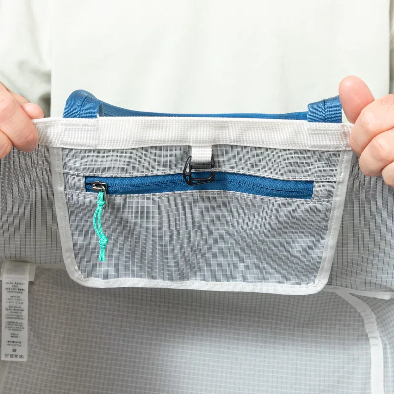 Patagonia Black Hole Tote 25L Birch White-6