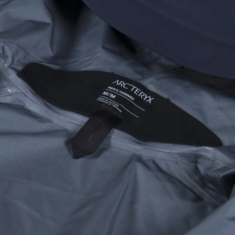 Arc'teryx Beta AR GORE-TEX StormHood Jacket Black Sapphire-11