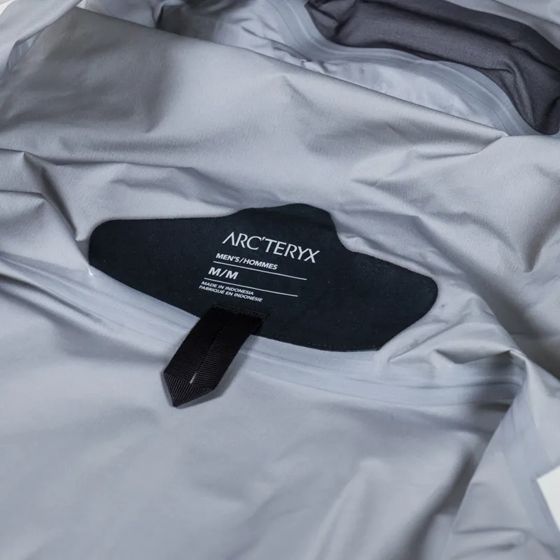 Arc'teryx Alpha GORE-TEX Jacket Arctic Silk Solitude-12