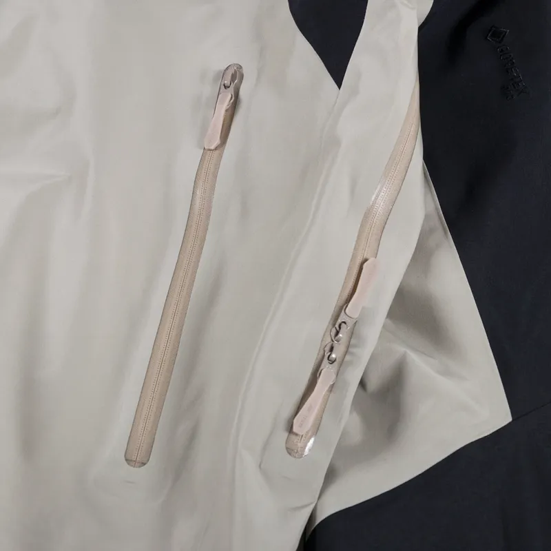 Arc'teryx Beta AR GORE-TEX Jacket Black Rune-8