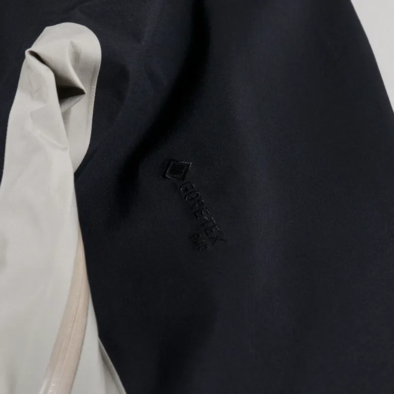 Arc'teryx Beta AR GORE-TEX Jacket Black Rune-11