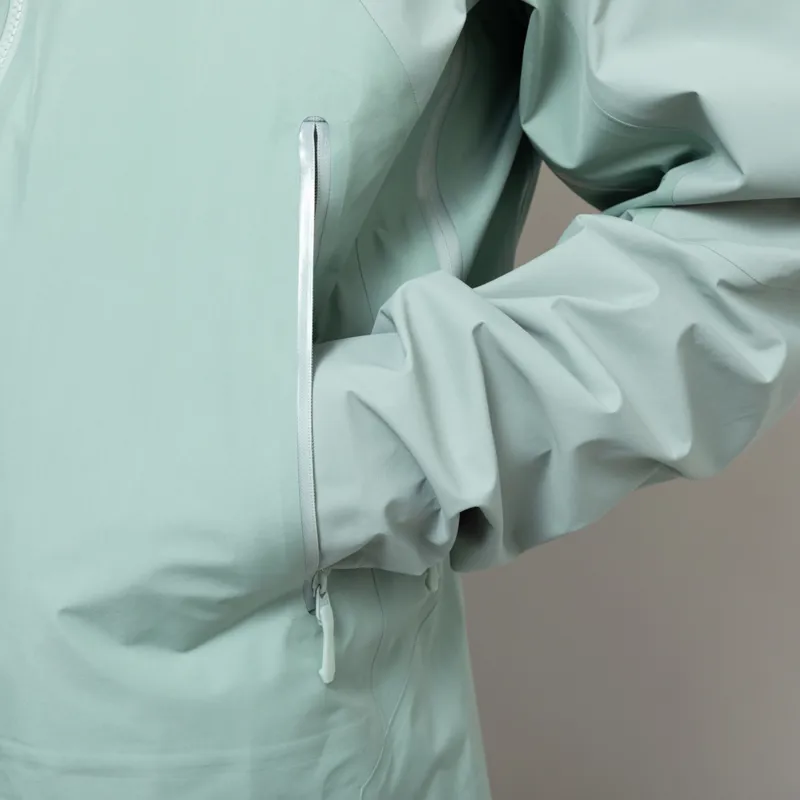 Arc'teryx Beta AR GORE-TEX StormHood Jacket Stone Green-11