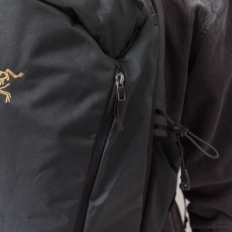 Arc'teryx Mantis 26L Backpack Black-9