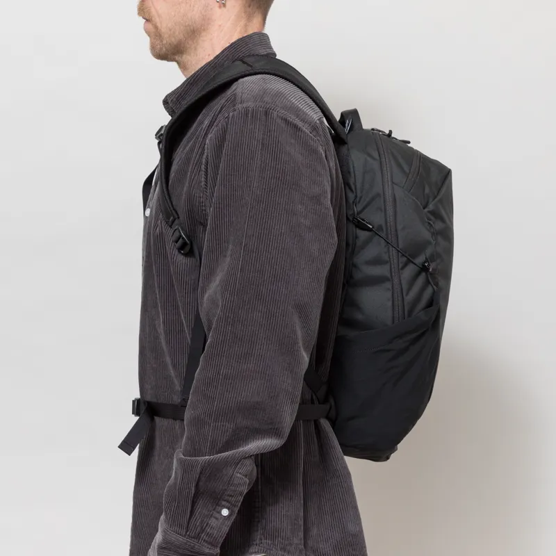 Arc'teryx Mantis 16L Backpack Black-2