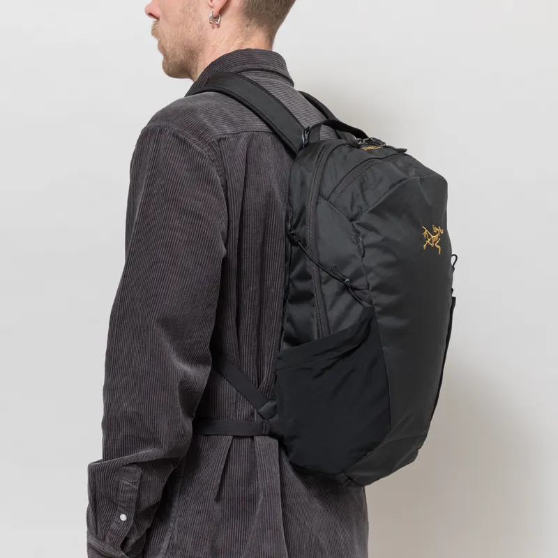 Arc'teryx Mantis 16L Backpack Black-1