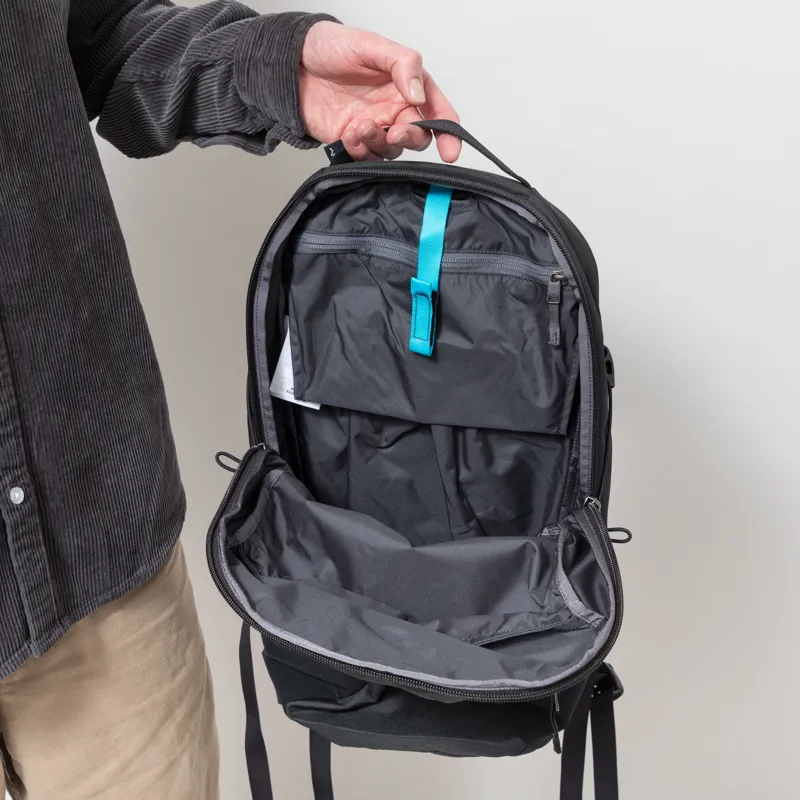 Arc'teryx Mantis 16L Backpack Black-6