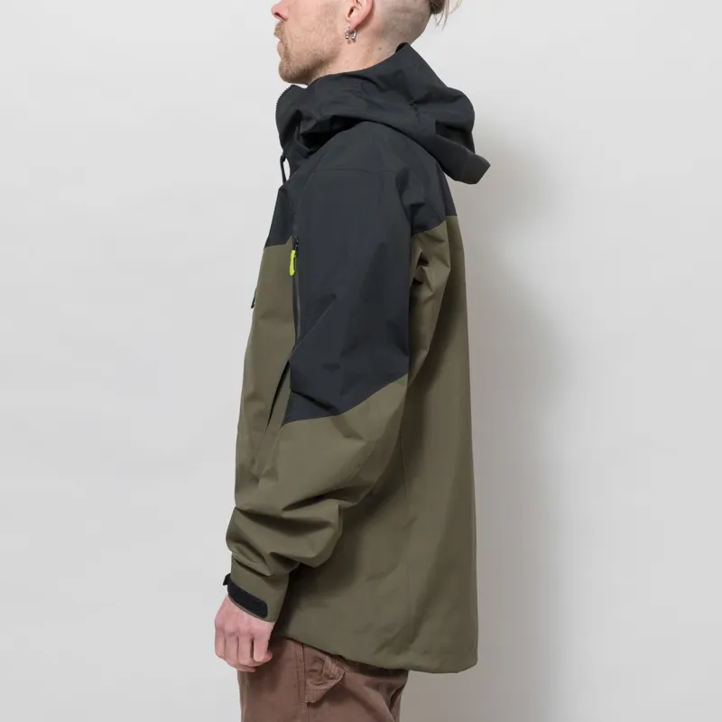 Arc'teryx Alpha SV GORE-TEX Jacket Spotlight-2