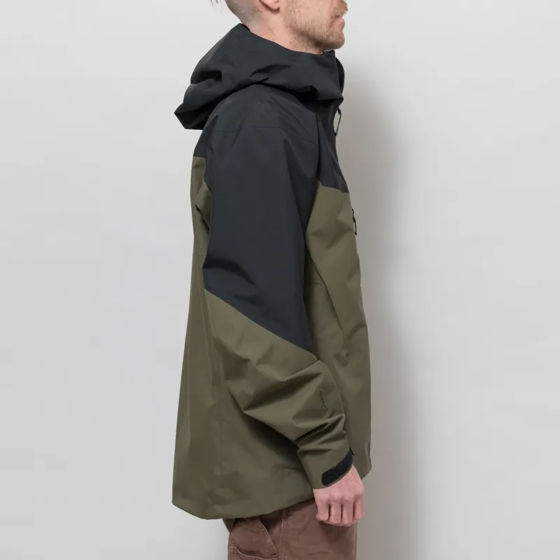 Arc'teryx Alpha SV GORE-TEX Jacket Spotlight-4