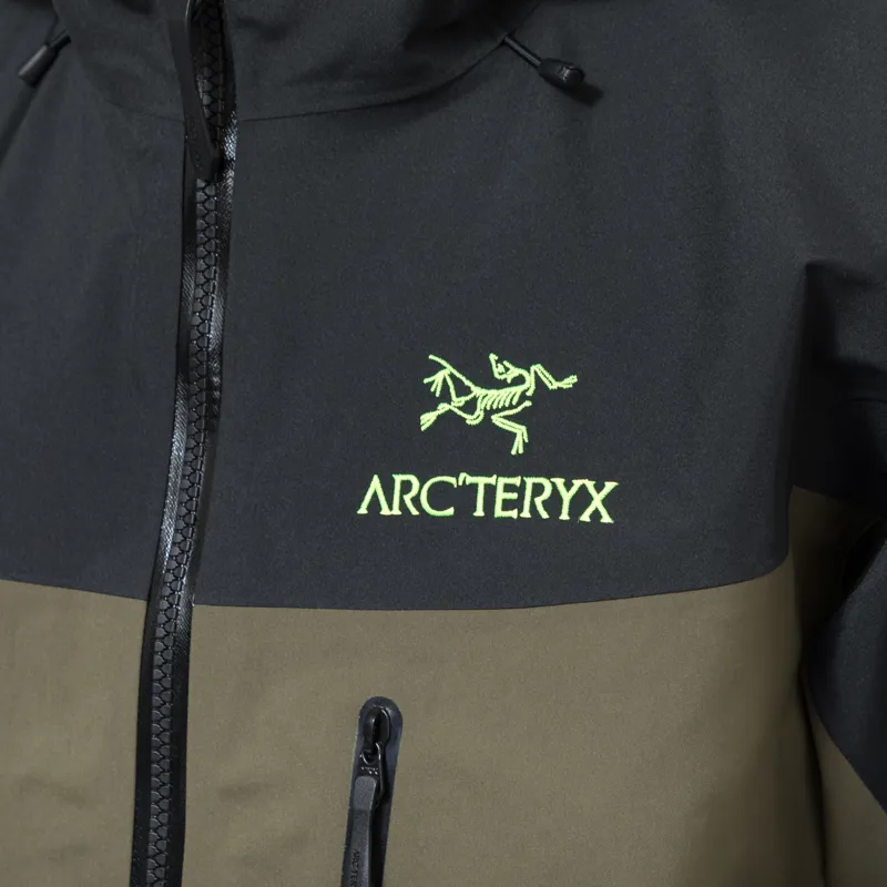 Arc'teryx Alpha SV GORE-TEX Jacket Spotlight-8