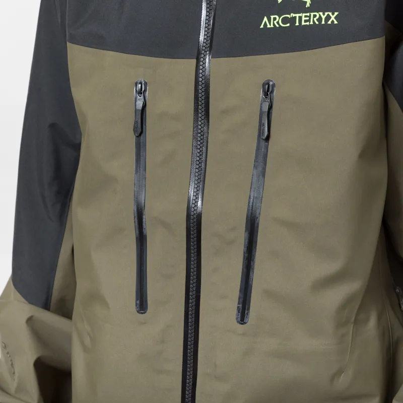 Arc'teryx Alpha SV GORE-TEX Jacket Spotlight-6