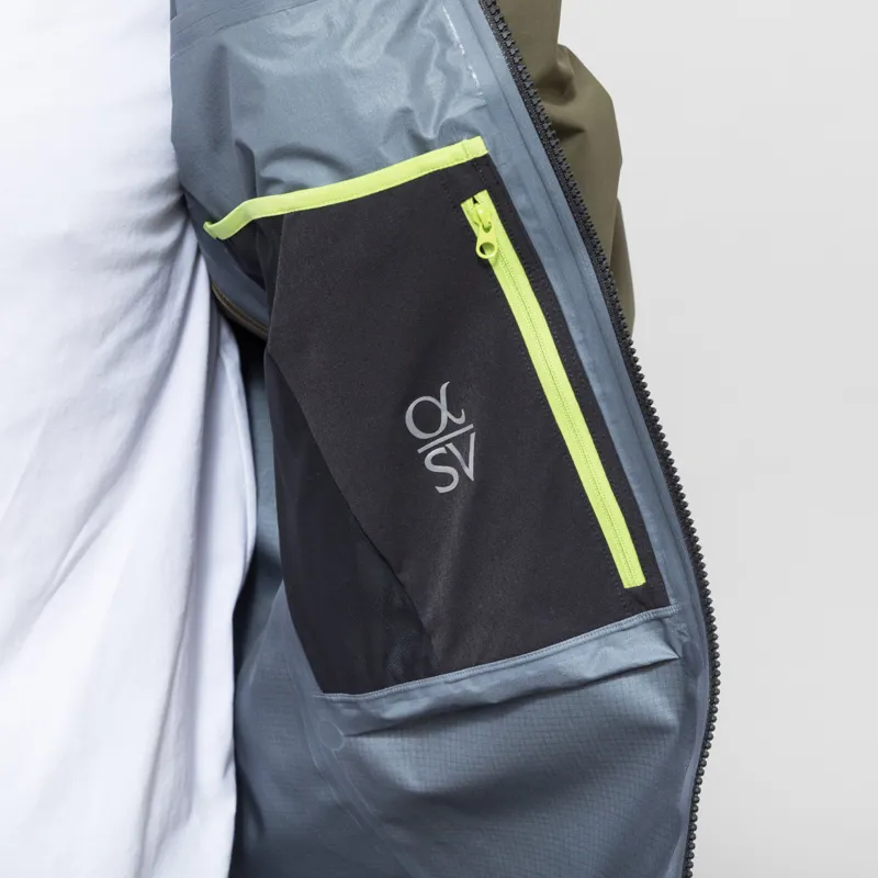 Arc'teryx Alpha SV GORE-TEX Jacket Spotlight-11
