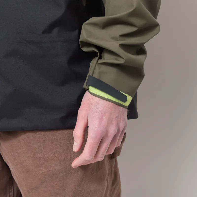 Arc'teryx Beta GORE-TEX Jacket Spotlight-11