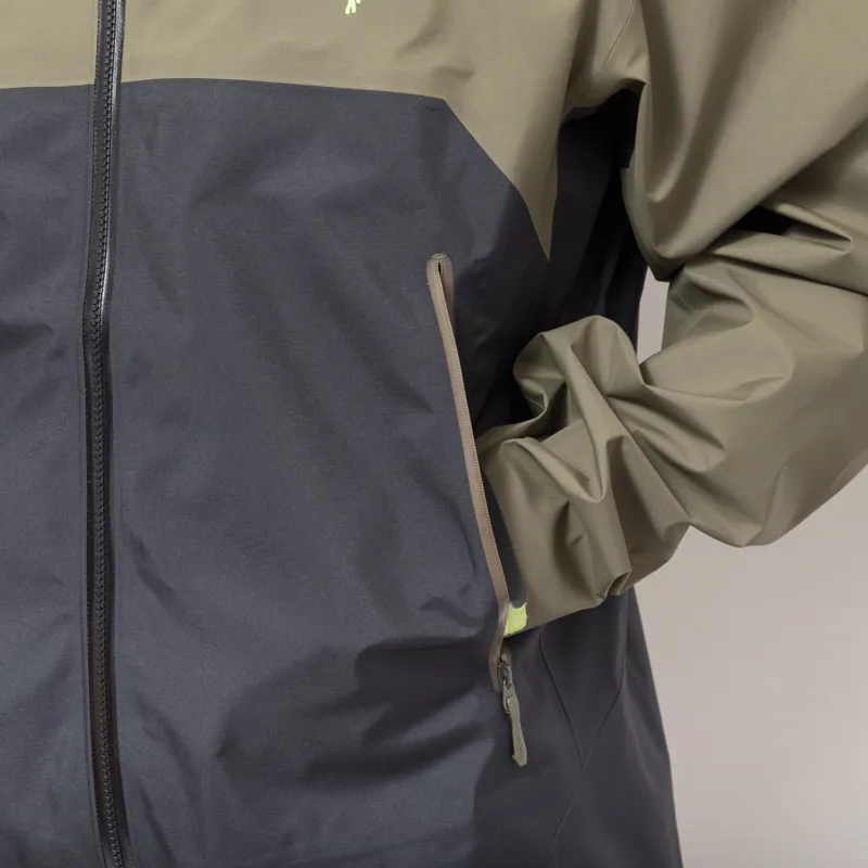 Arc'teryx Beta GORE-TEX Jacket Spotlight-7