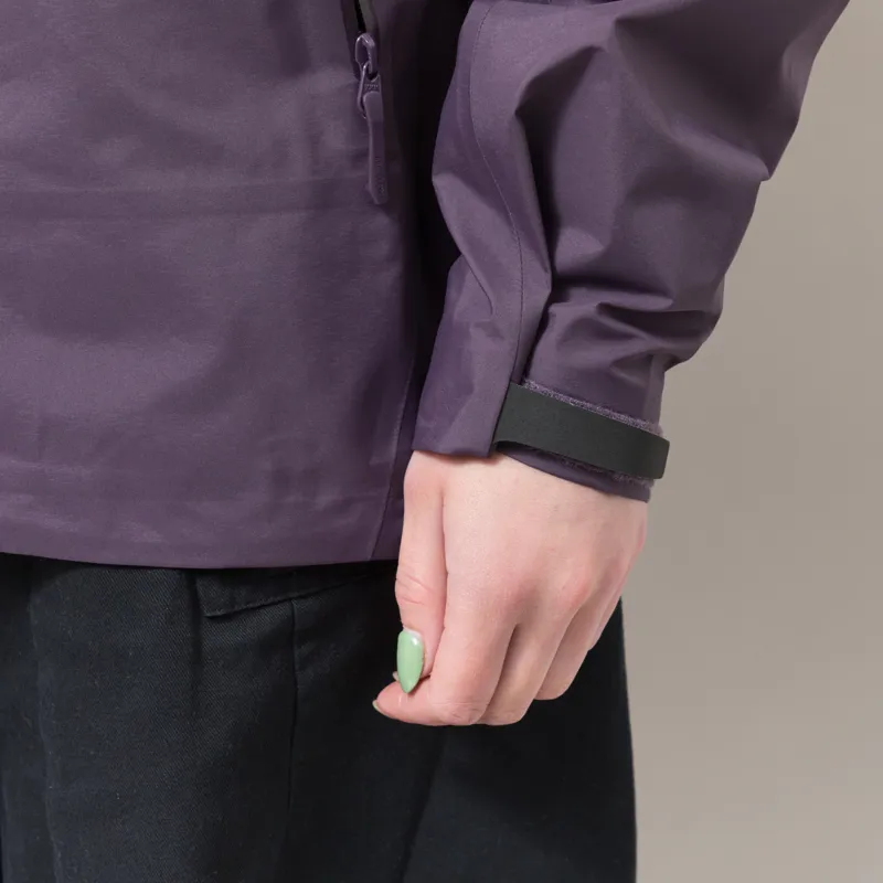 Arc'teryx Womens Beta SL GORE-TEX Jacket Moondrop-10