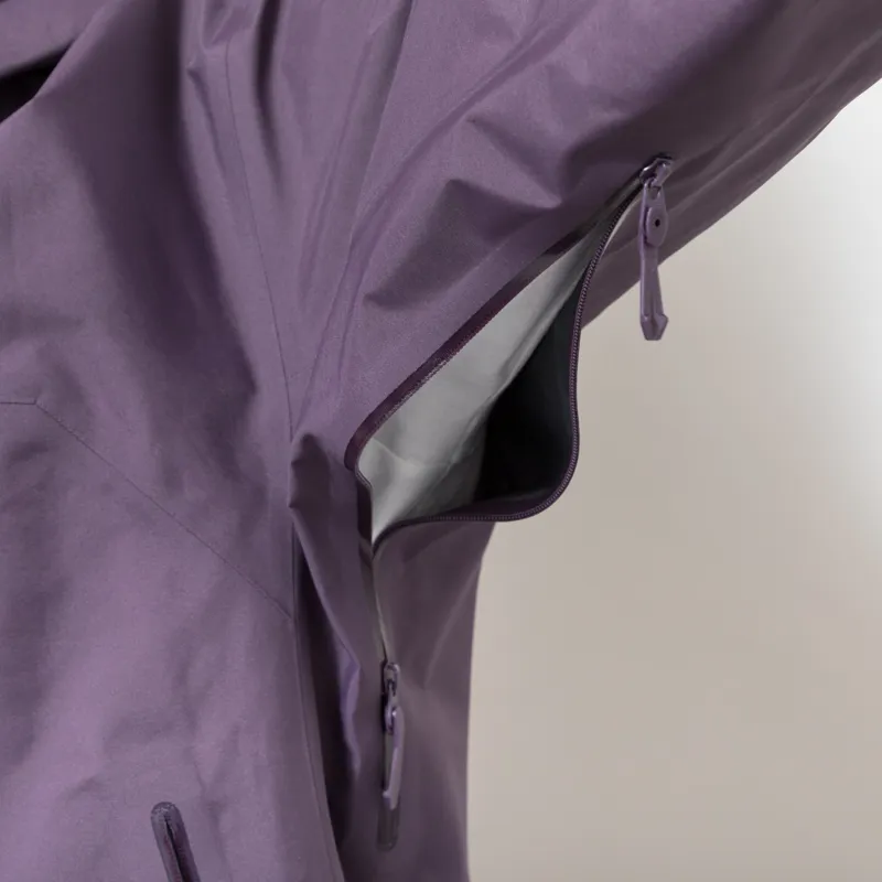 Arc'teryx Womens Beta SL GORE-TEX Jacket Moondrop-7