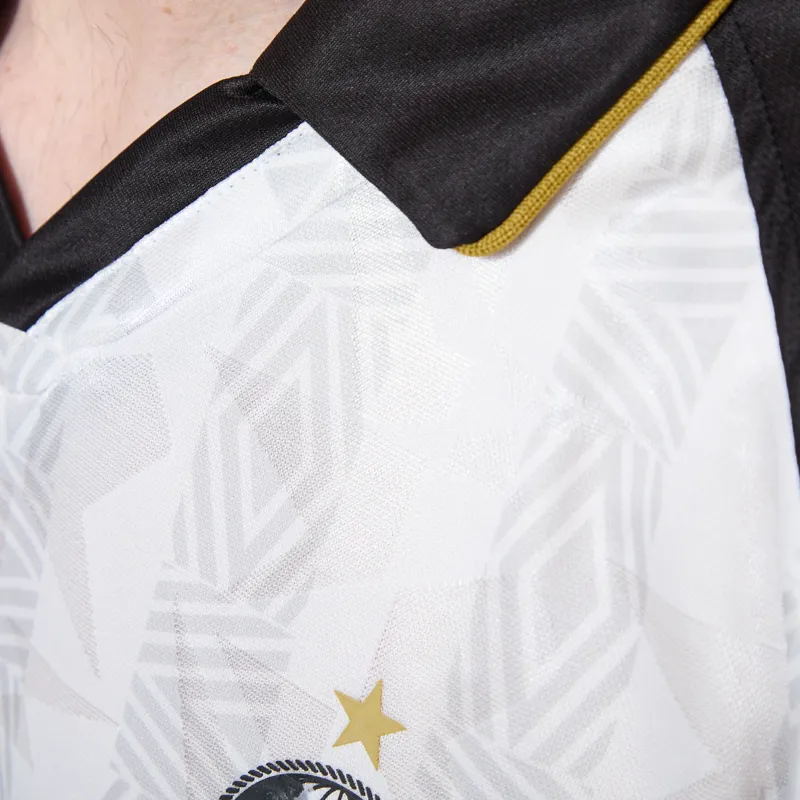 Umbro Panelled Football Jersey Brilliant White Black Gold-4
