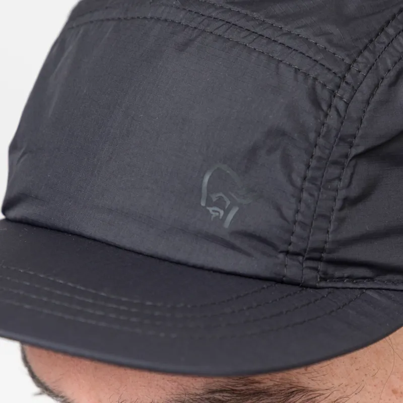 Norrona Five Panel Tech Cap Black-3
