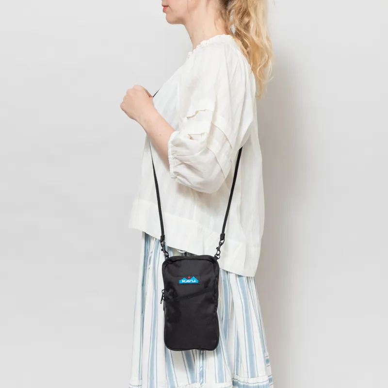 Kavu Womens Essential Case Raven