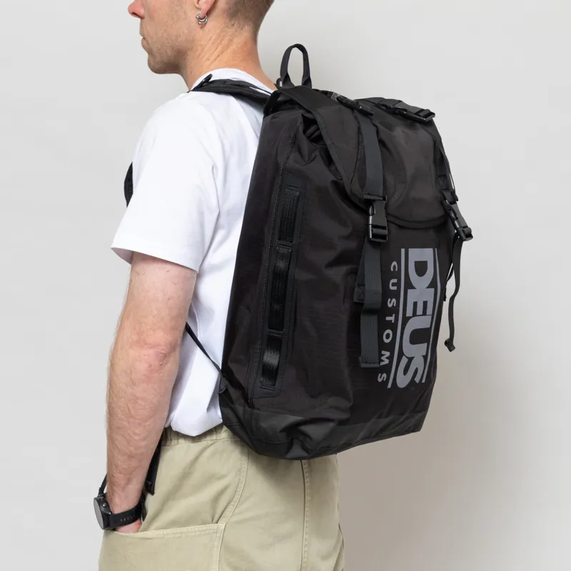Deus Ex Machina Escapade Dry Backpack Black-1